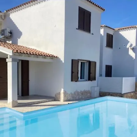 Con Piscina Privata By Budoniaffitti Сasa de vacaciones *